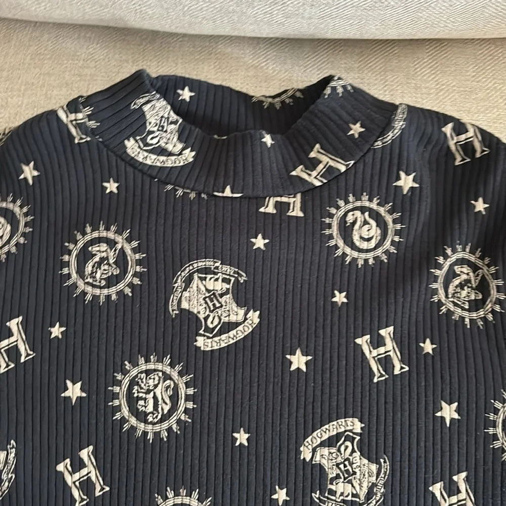H&M Harry Potter Hogwarts long sleeve